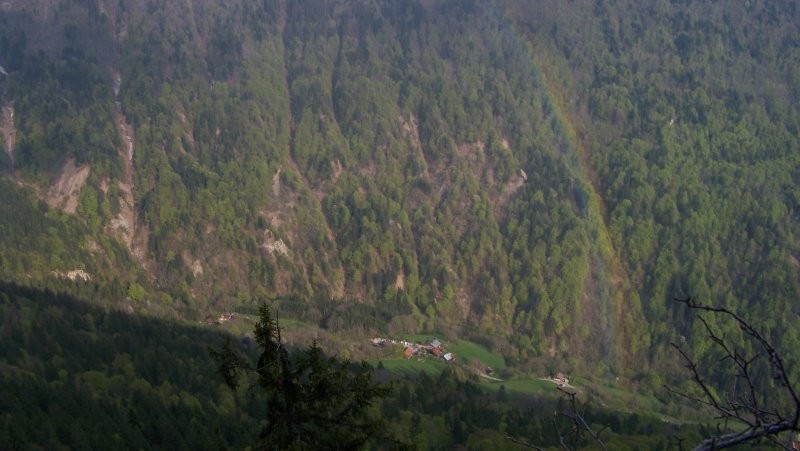Arc en ciel au dessus du village du Crêt