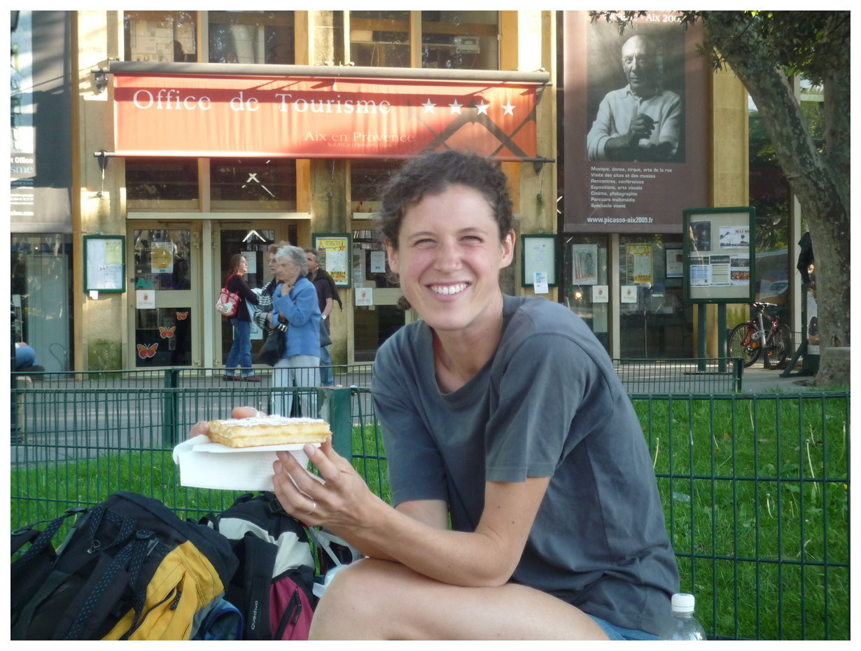 Détente devant l'office du tourisme d'Aix en attendant la Victorine