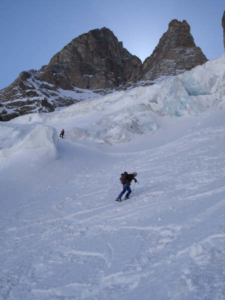 Attraversamento bancata di seracchi verso q. 2950