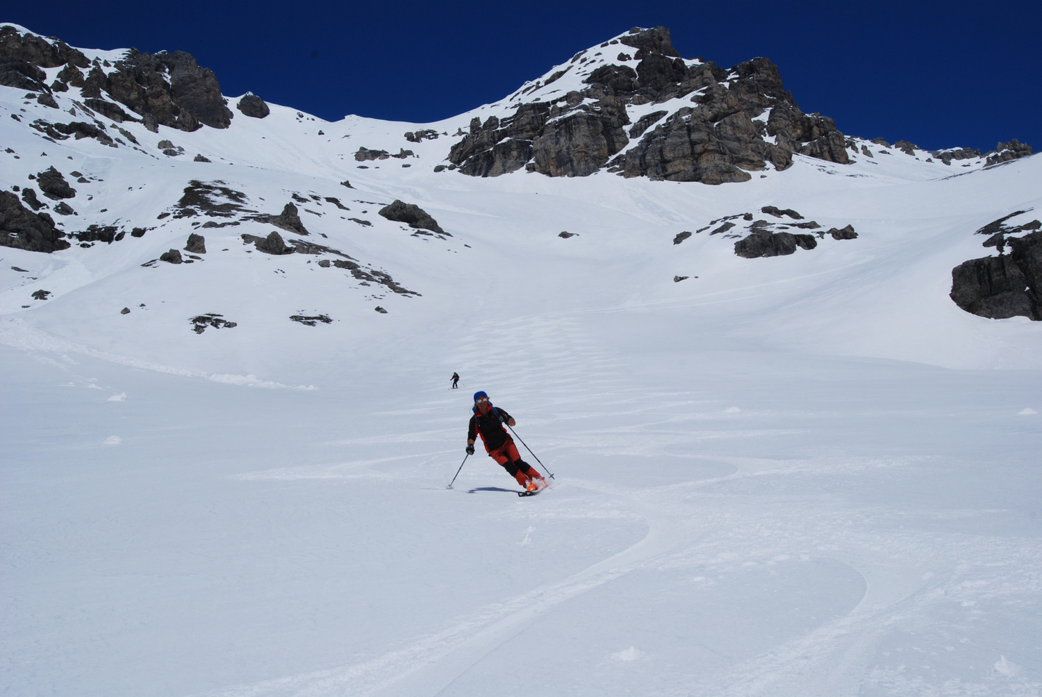 Lorenzo durante la discesa sul firn in Val Cancano.