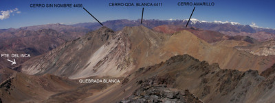 Cerro Quebrada Blanca (cumbres principal y N) y Cerro Amarillo desde el Negro del Inca Cerro Quebrada Blanca (cumbres principal y N) y Cerro Amarillo desde el Negro del Inca