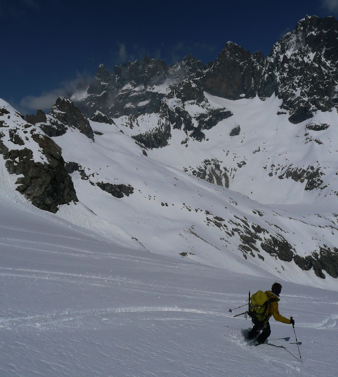 Descente du col de la Grande Ruine sur le Glacier du Clot des Cavales