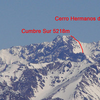 Cerro Hermanos de Piedra visto desde la precordillera