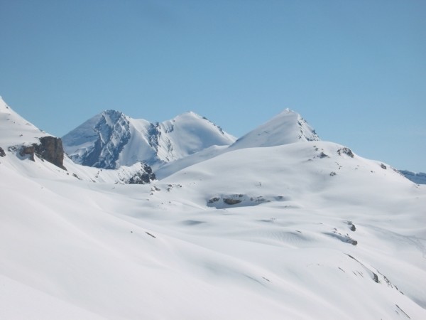Dal Wildstrubel si riconoscono da sinistra Altels, Balmhorn e Rinderhorn.