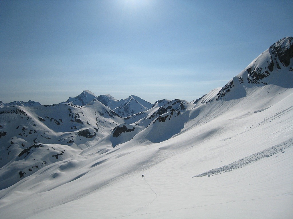 Mont Valier, Tuc de Hèches et Port de Barlonguère depuis 2300m dans le versant N du Barlonguère