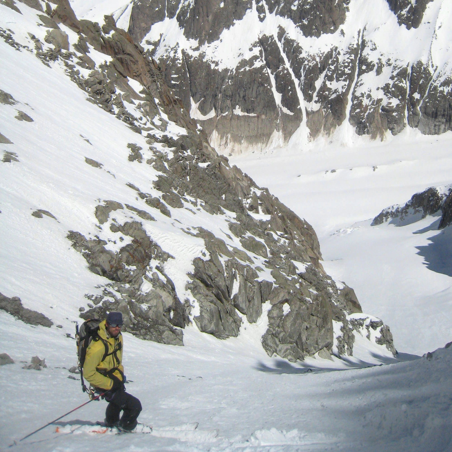 Dans le 1er tiers du couloir du Capucin
