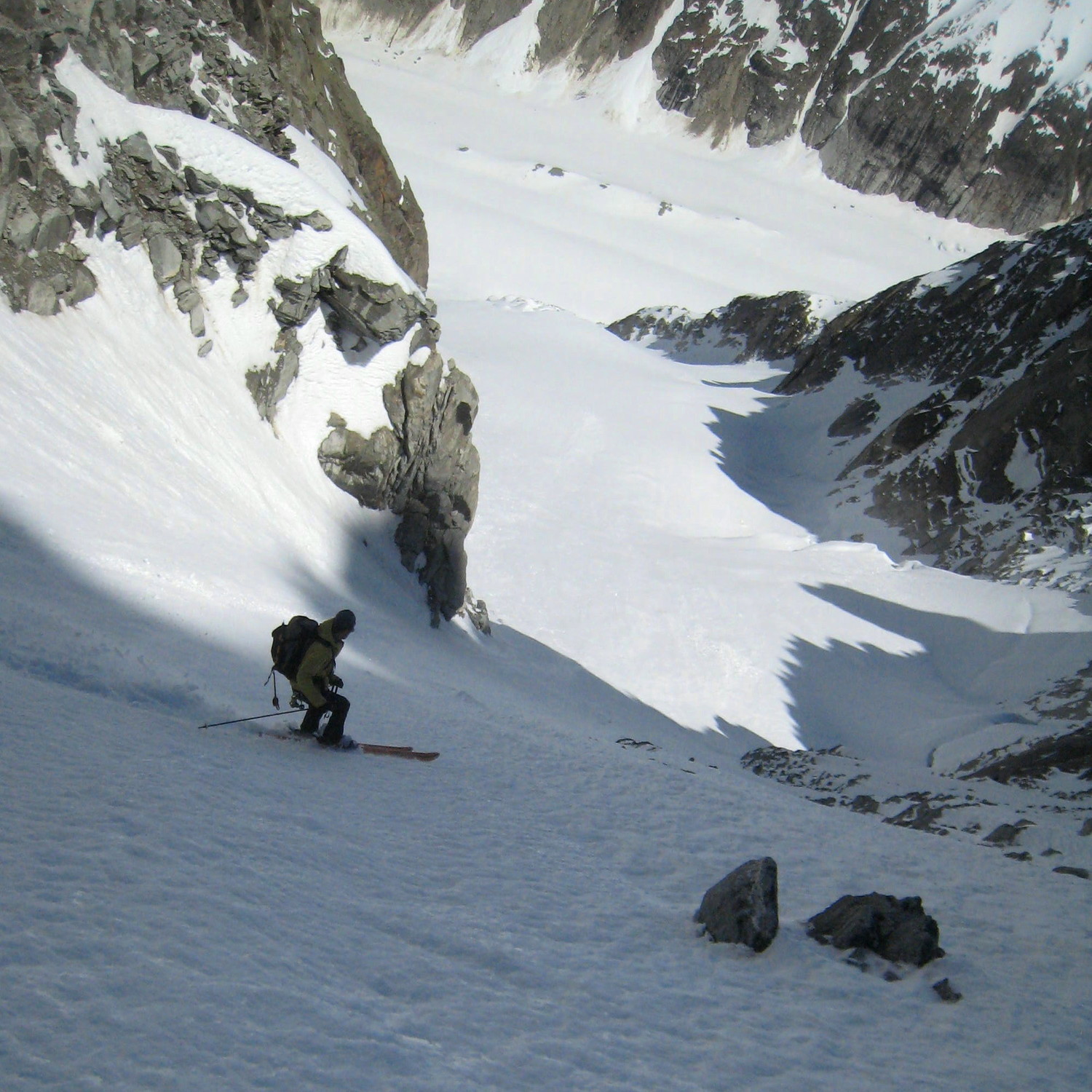 Bas du couloir, neige croûtée bien skiable