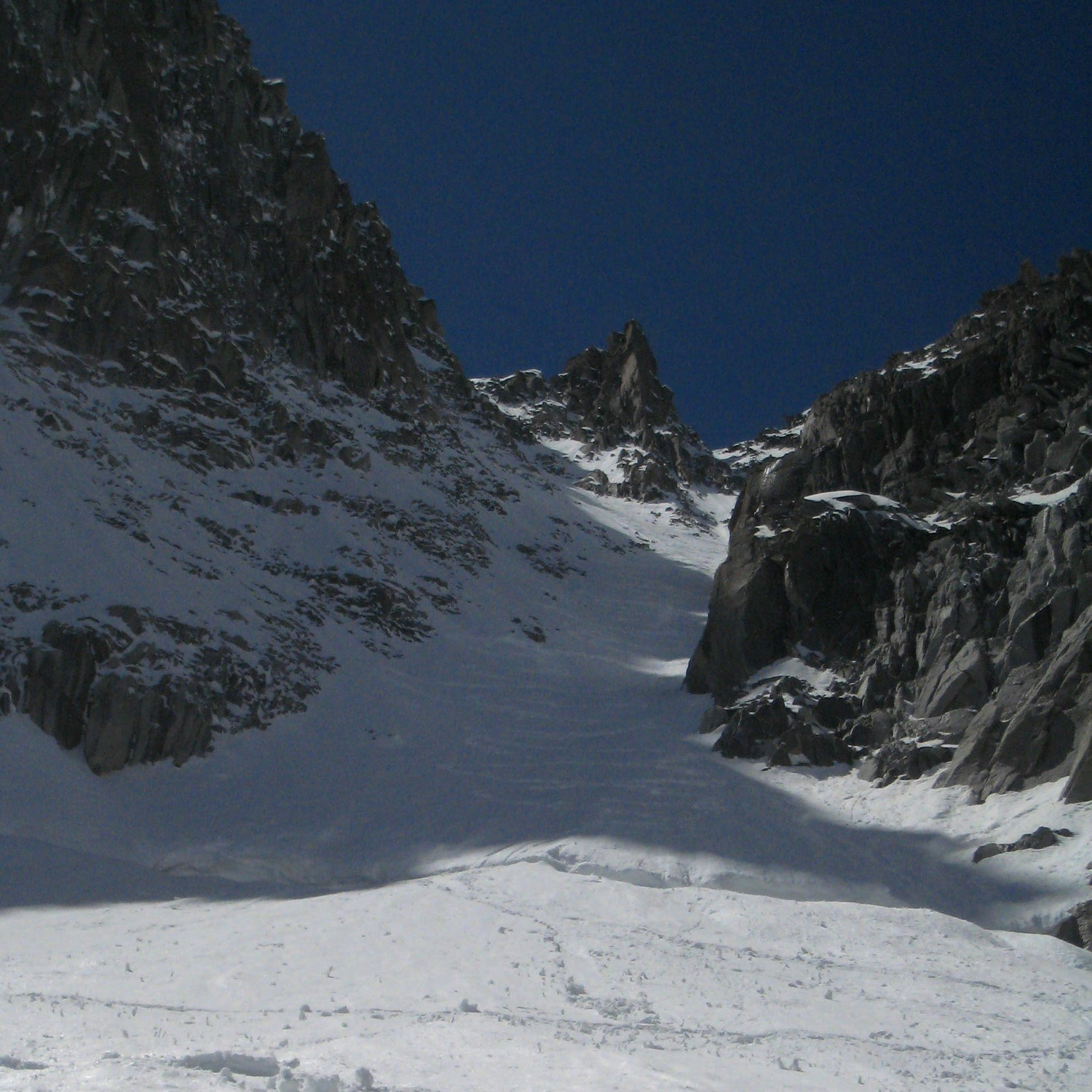 Le couloir du Capucin, le col du Tacul est à gauche