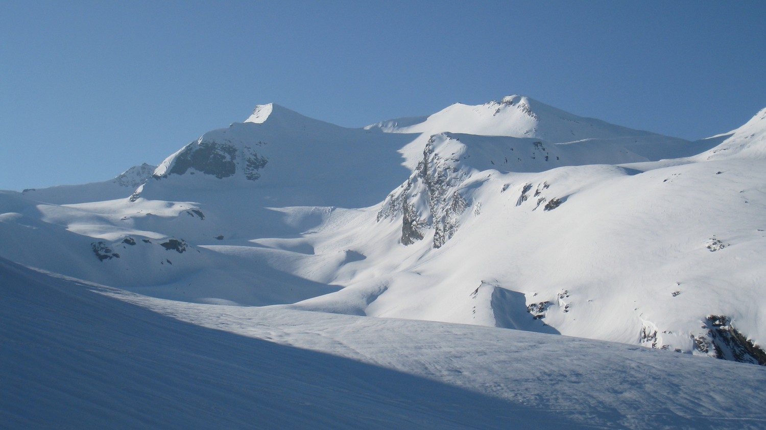 Le lever du soleil modèle le Glacier des Sources de l'Isère