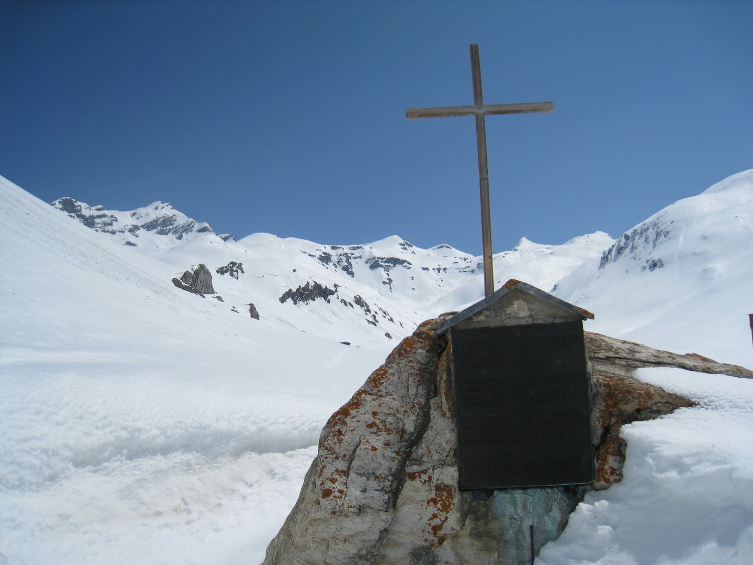 Le Mémorial, en arrivant au Refuge du Prariond