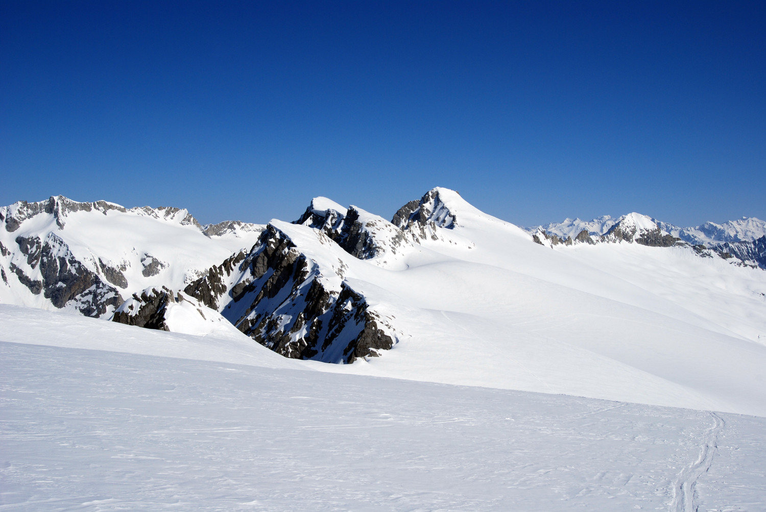 Durante la salita al M. Carè Alto vista sul Crozzon d Larès 3354 m.