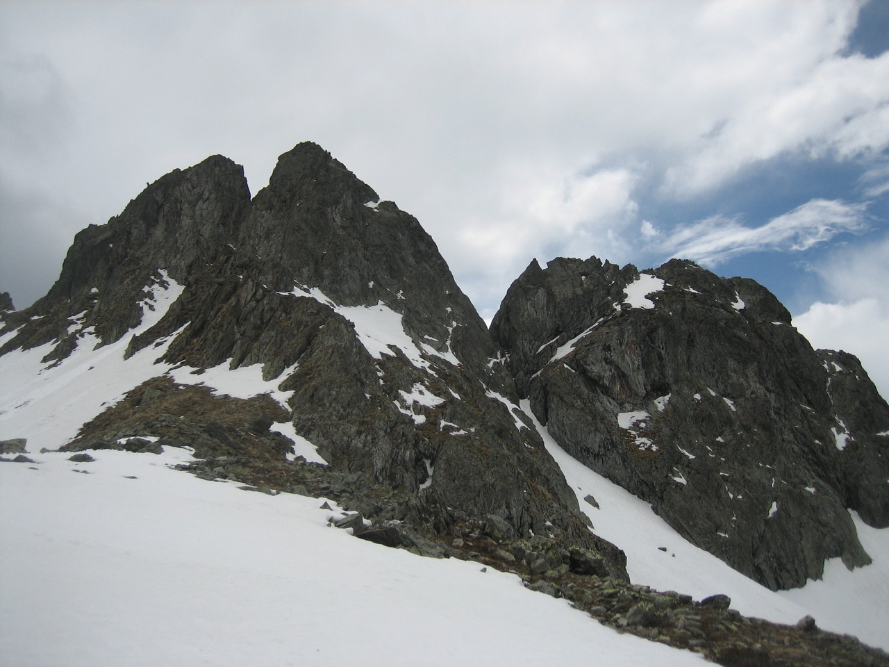 Dents du Loup. De d à g : le Petit Râteau, la Dent du Loup, les Jumelles