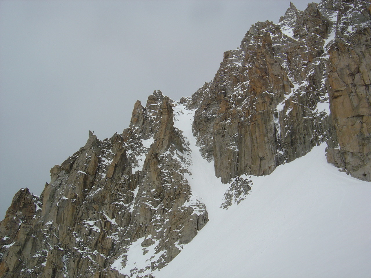 Peu avant le col du Chardonnet, le couloir SE permettant de gravir la face S du Chardonnet