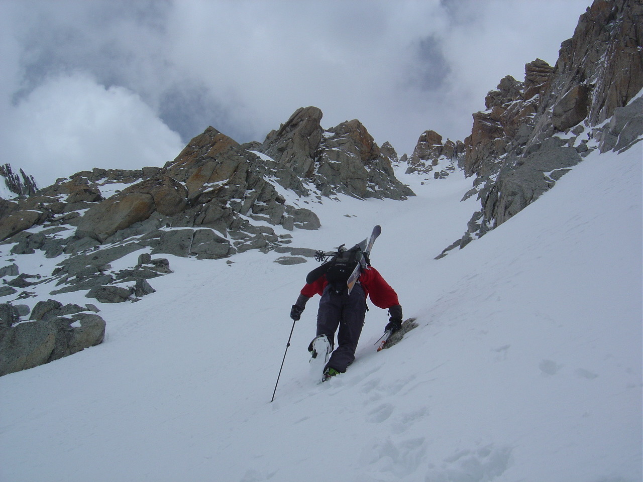 Après le couloir SE, remontée de la face S