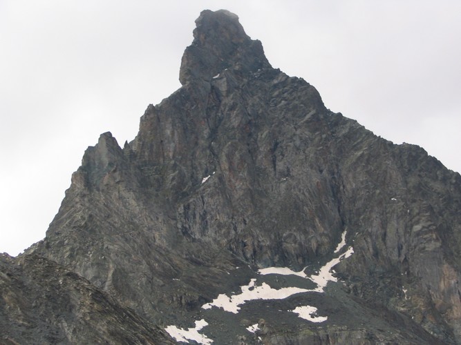L'arête NE (à gauche)