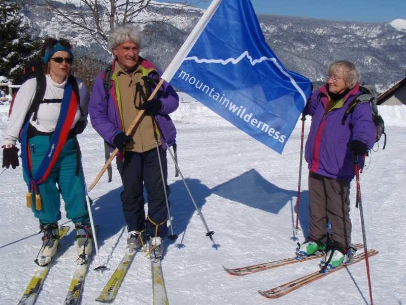 Geneviève et Jean Jonot toujours sur la brêche, avec Béatrice et son écharpe