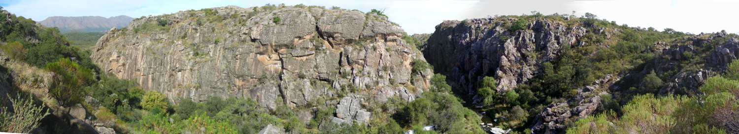 La ribera S de Paredones (Muralla A & B y Placa del Refugio)