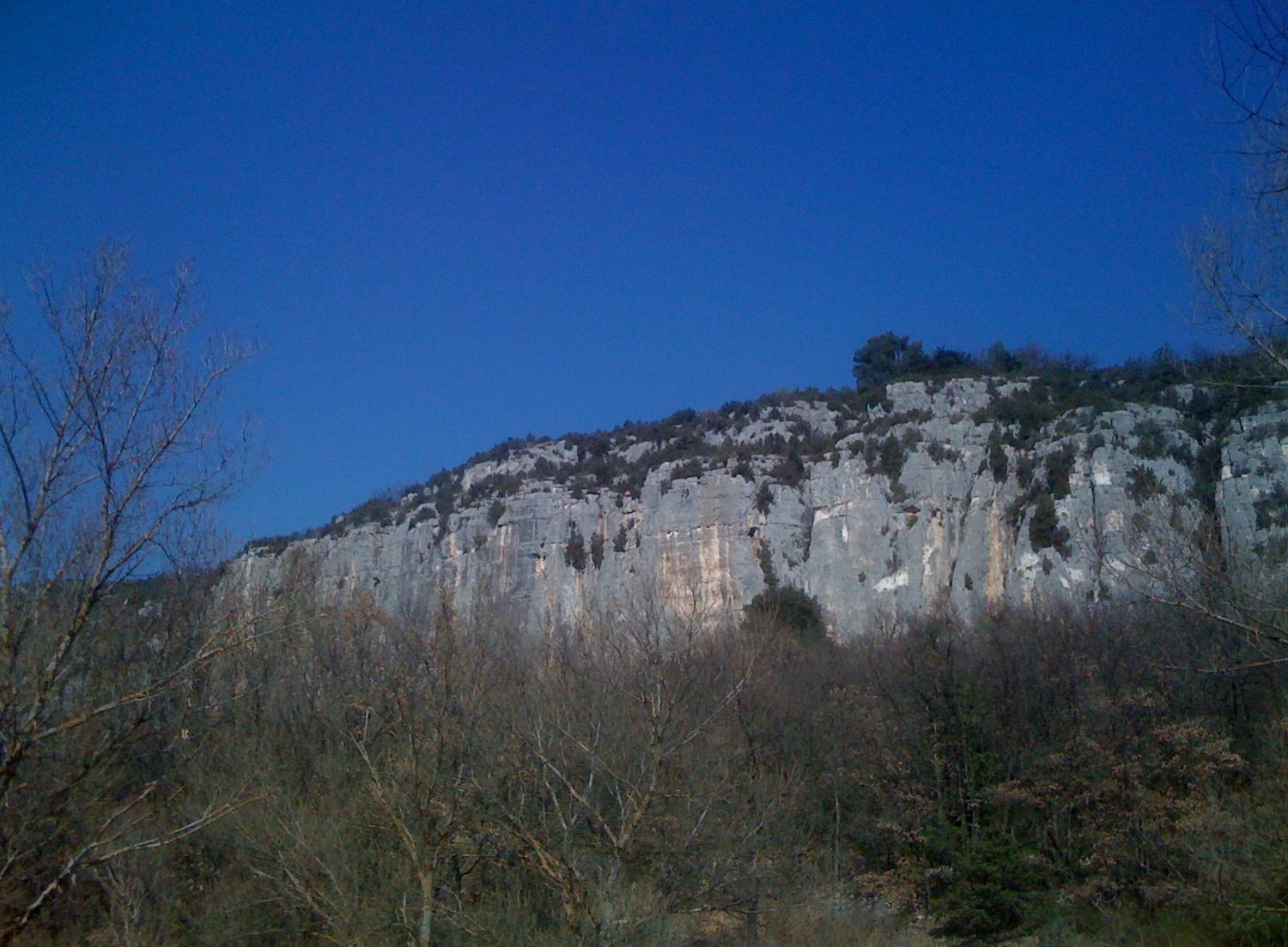 Falaise de Quinson - arrivée sur site