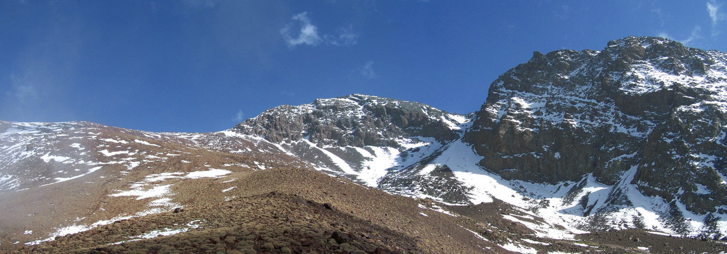 Au pied du Bou Iguenouane (sommet du centre)