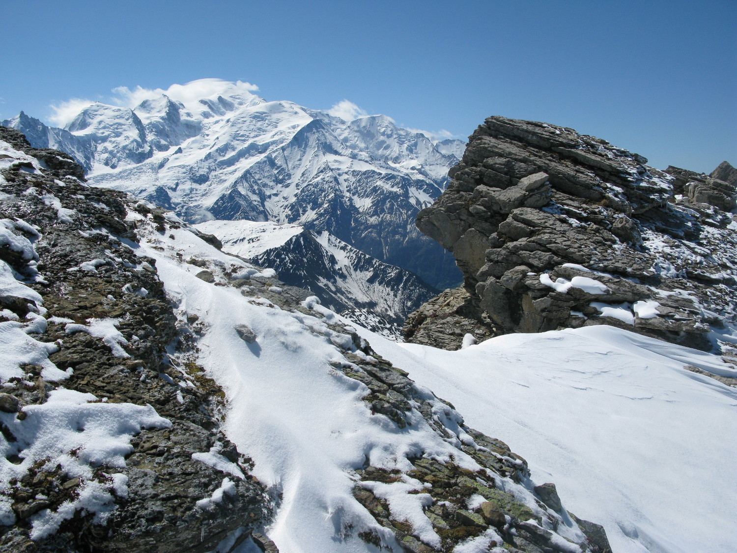 Fenêtre sur le Mont-Blanc en arrivant aux Jumelles