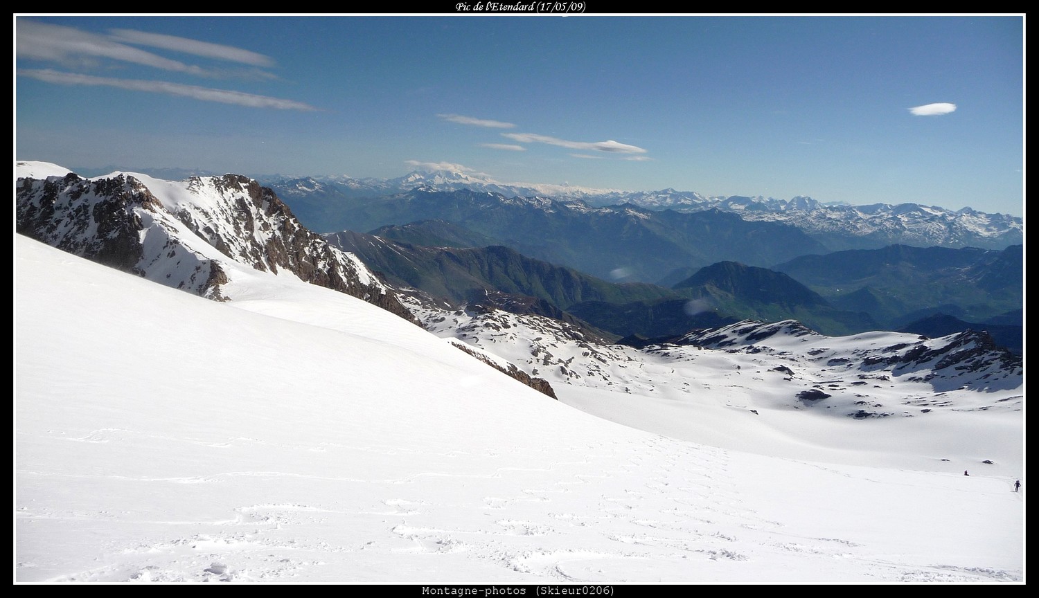 Depuis le glacier, vers le N