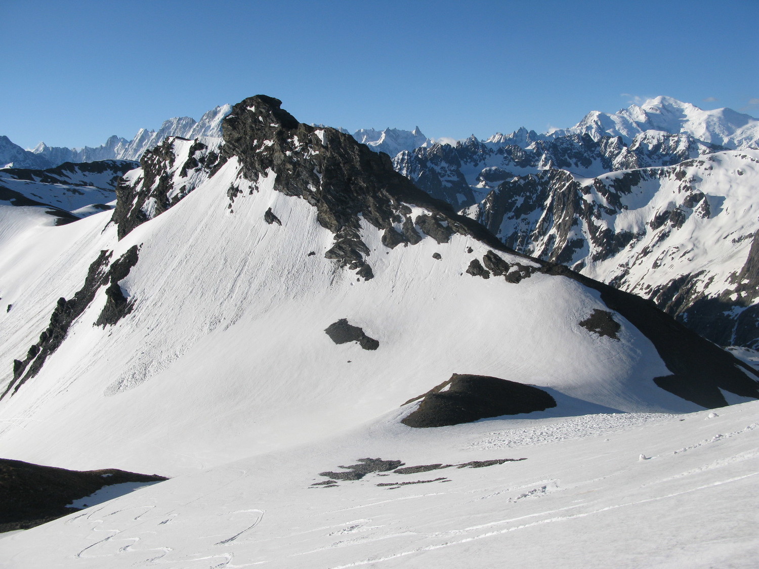 Massif du Mont-Blanc qui se découvre dans la montée au Cheval