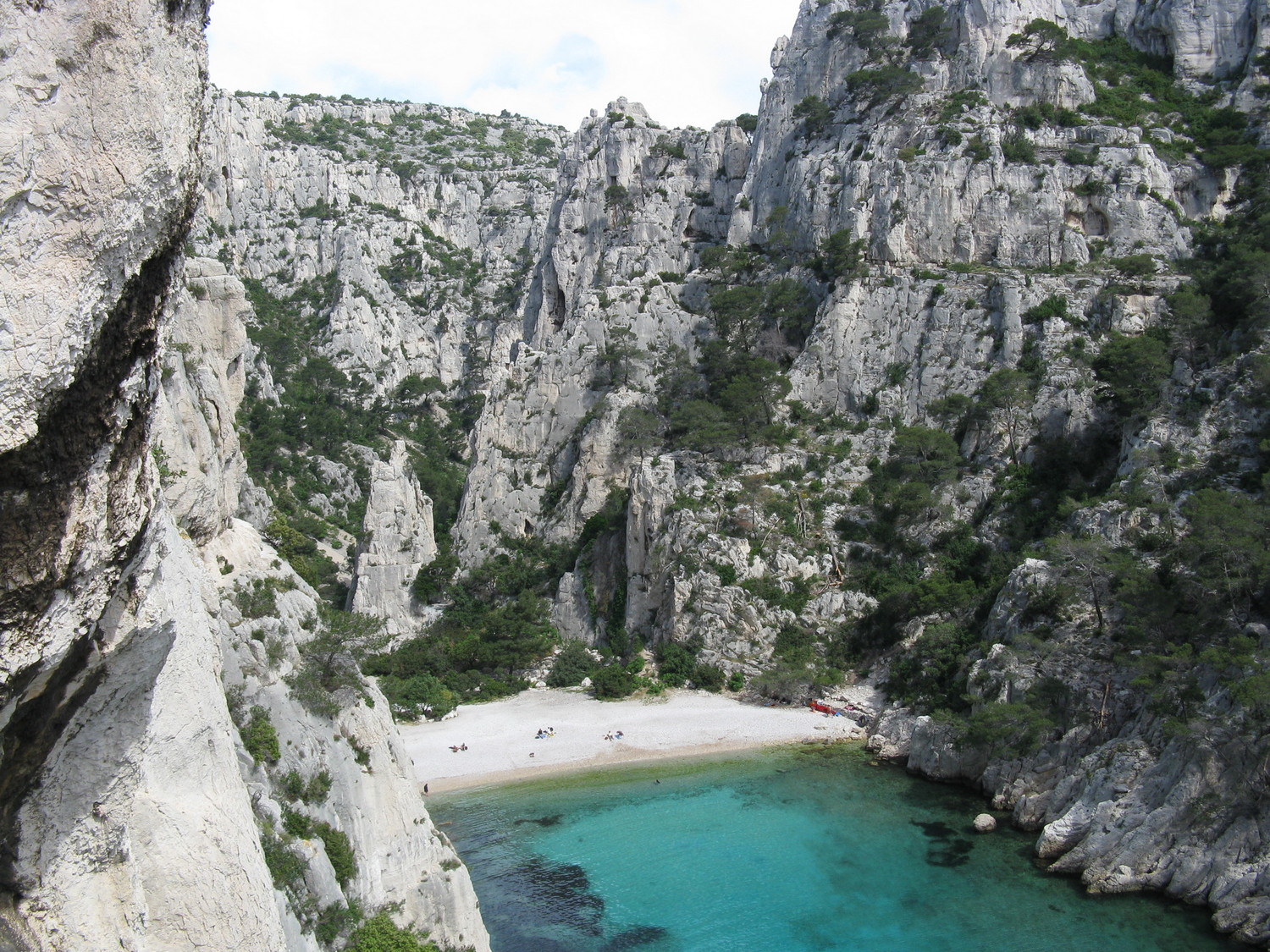 Calanque d'En Vau: ça commence à arriver sur la plage...