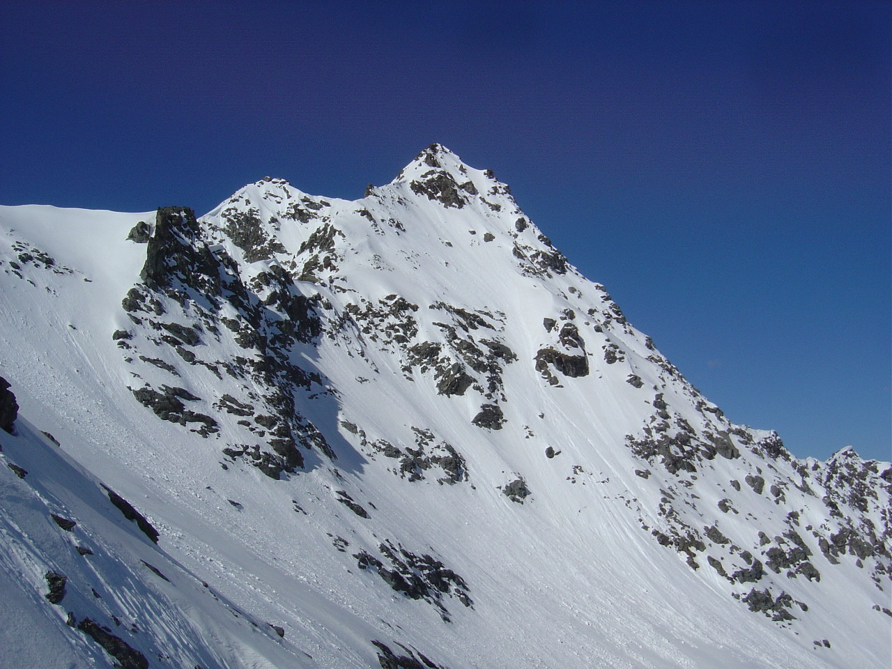Profil de la face vu du col de la Chaux.