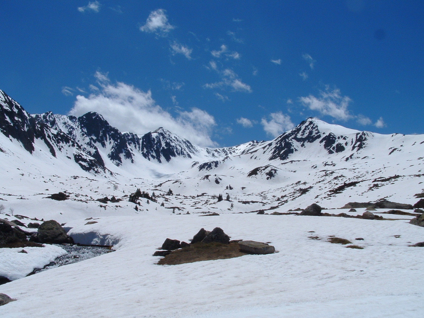 Du Pic De Les Valletes (gauche) au Pic De La Mina (droite)