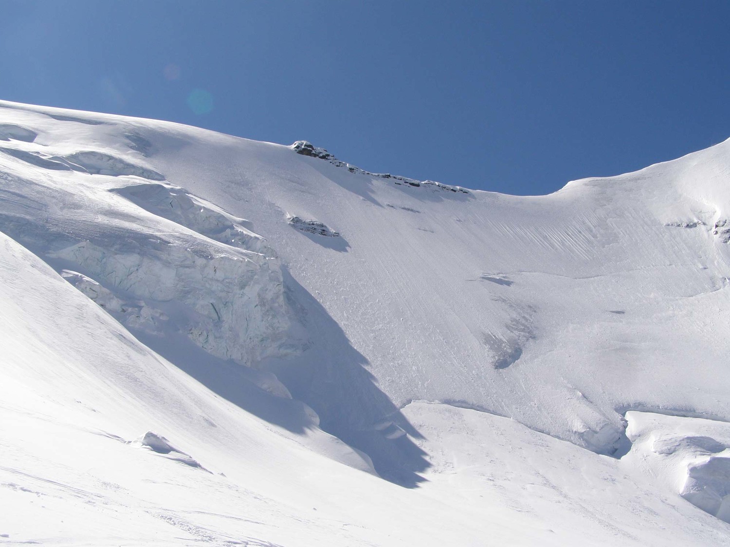 La parete tra Morgenhorn e Wyssi Frau...per chi volesse aggiungere un pizzico di adrenalina è lì a fianco della cima...!