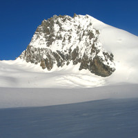 Le Rimpfischhorn tout hérissé de tours rocheuses
