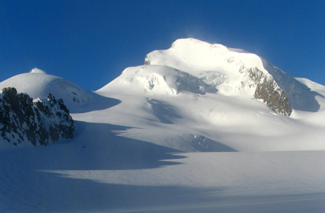 Le Fluchthorn et son gigantesque voisin