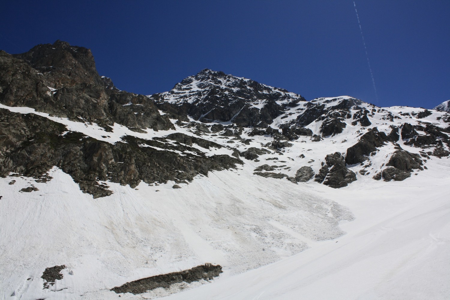 La peu engageante base du versant NW du Col de l'Encoula de Petit Pierre