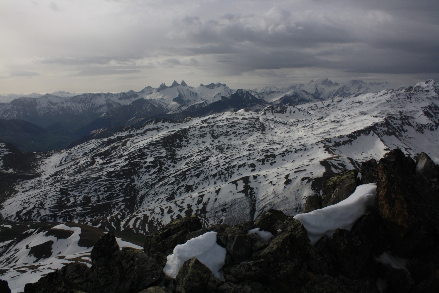 De l'Aiguille d'Olle, vers le SE