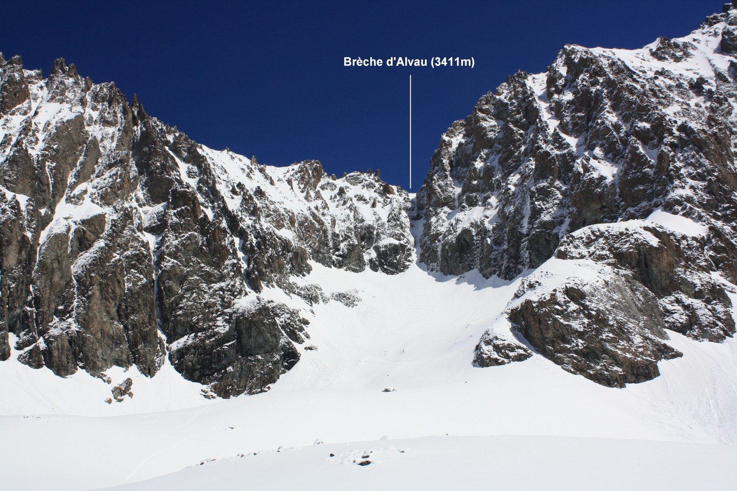La Brèche d'Alvau, son couloir SW, et les pentes environnantes