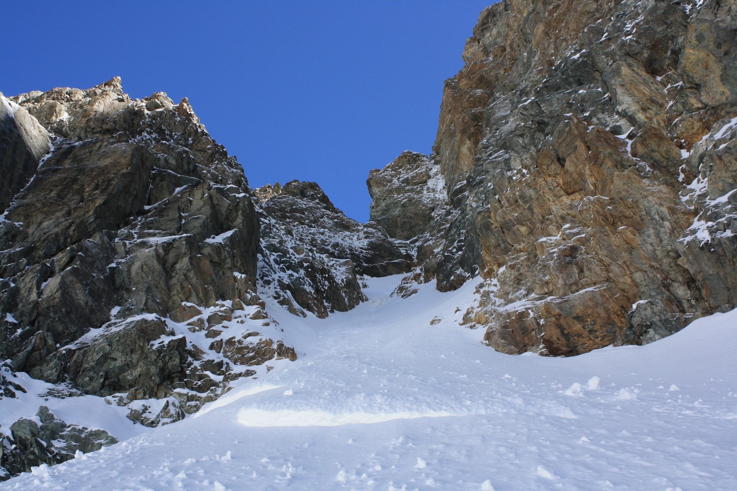A l'entrée du couloir SW de la Brèche d'Alvau