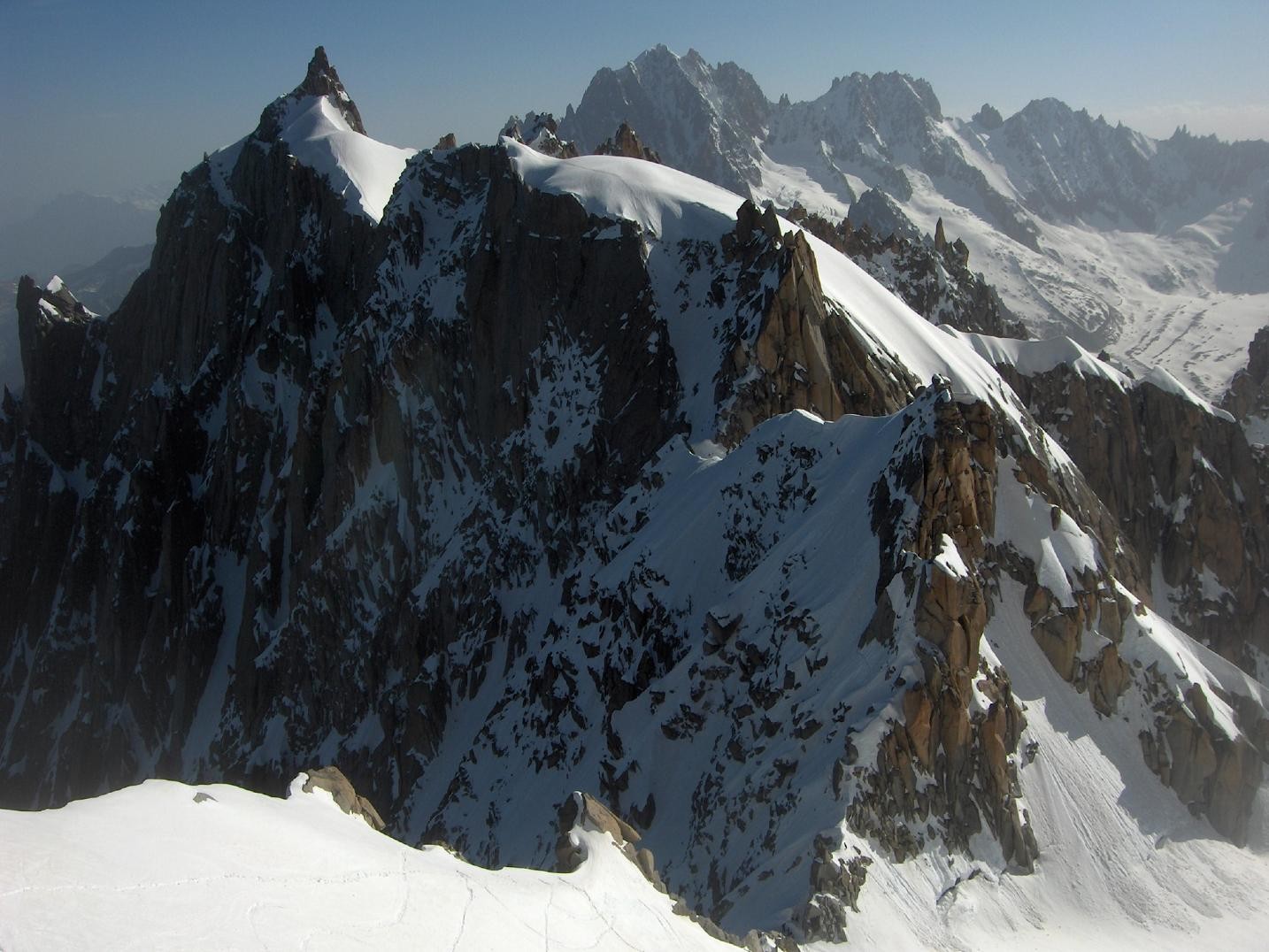 Arête midi-plan vu de l'Aiguille du midi