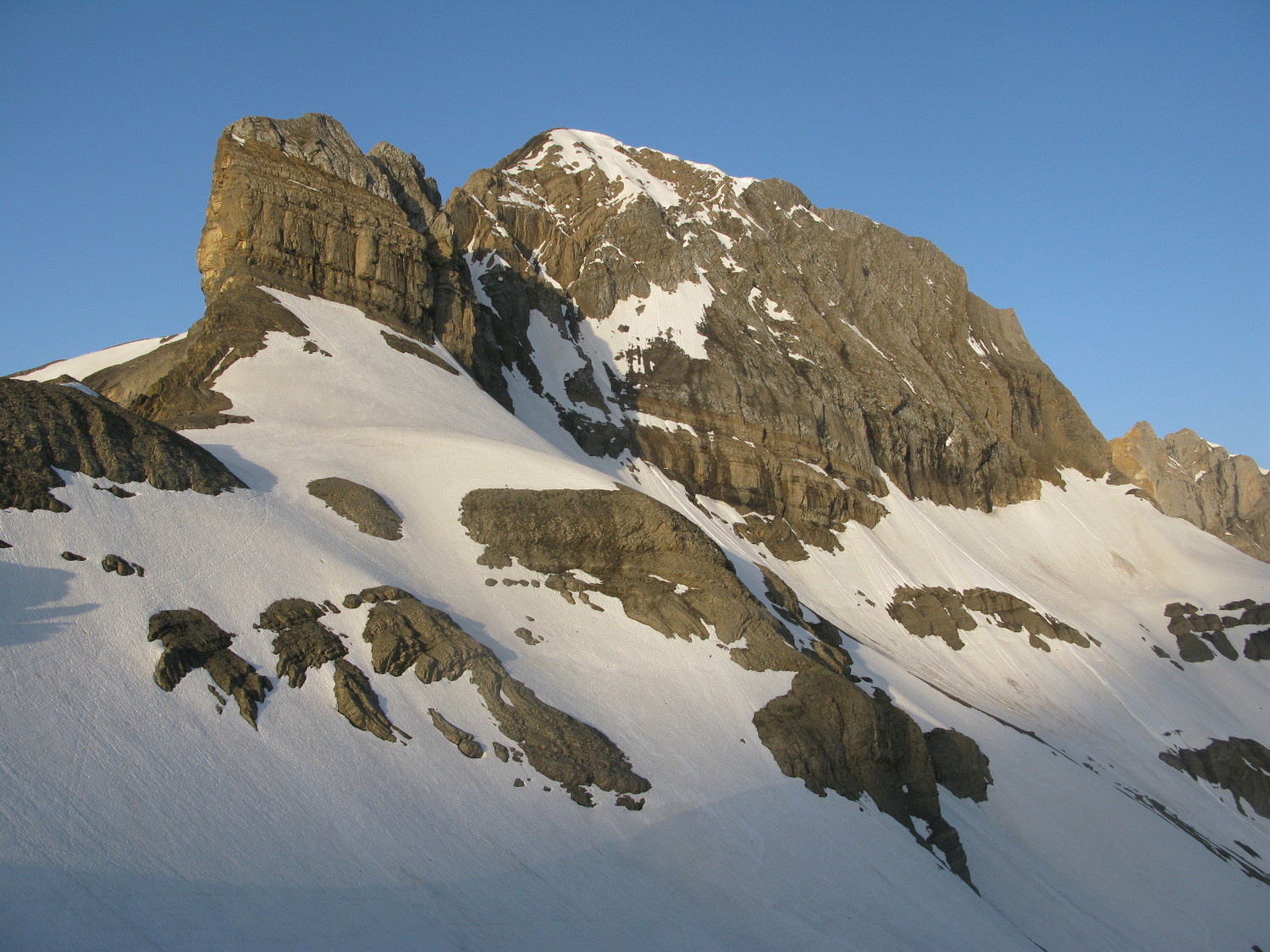Dent de Barme au soleil levant ...