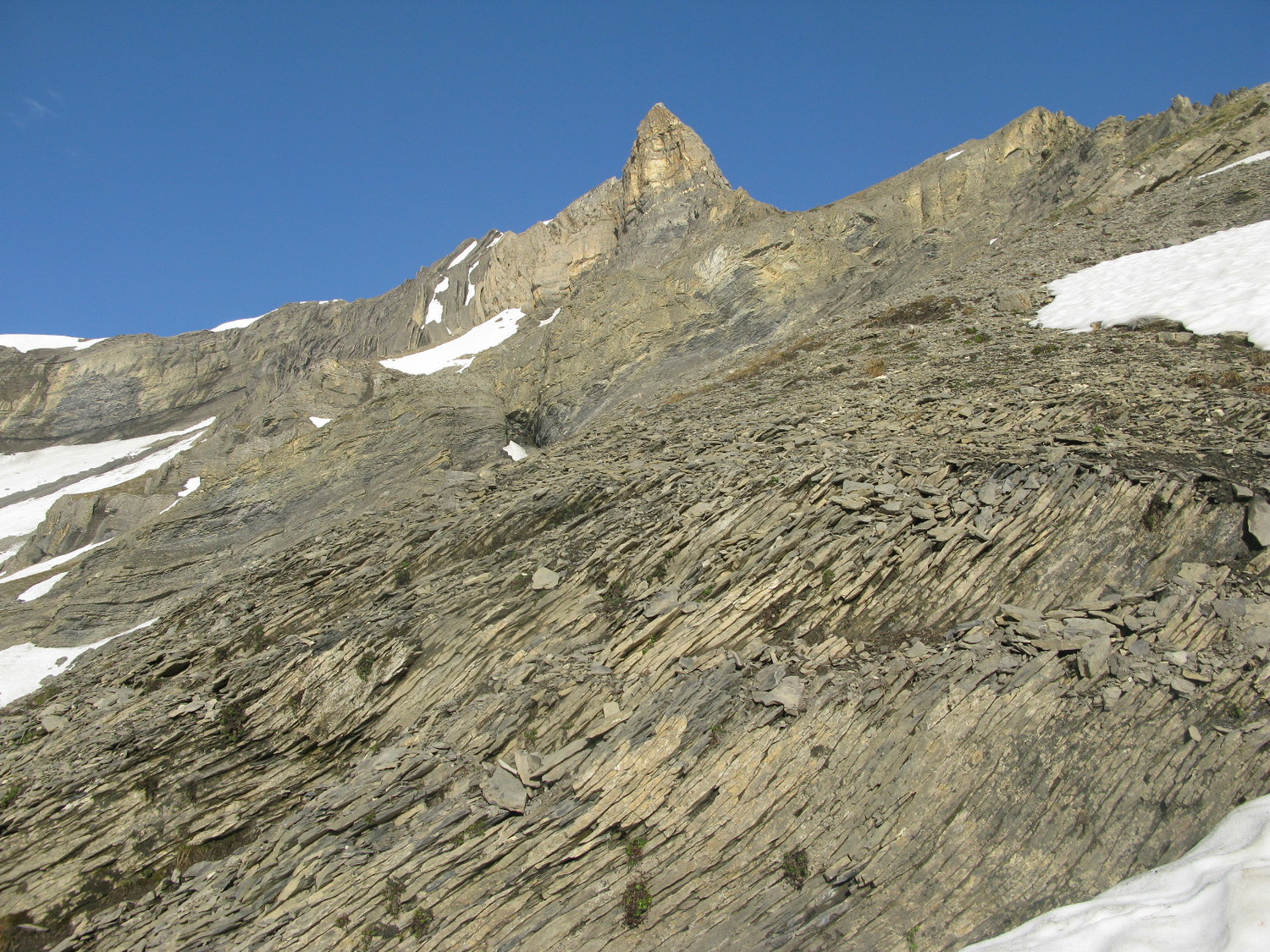Dent de Barme en descendant versant Susanfe, il est 7h00 et il fait CHAUD !