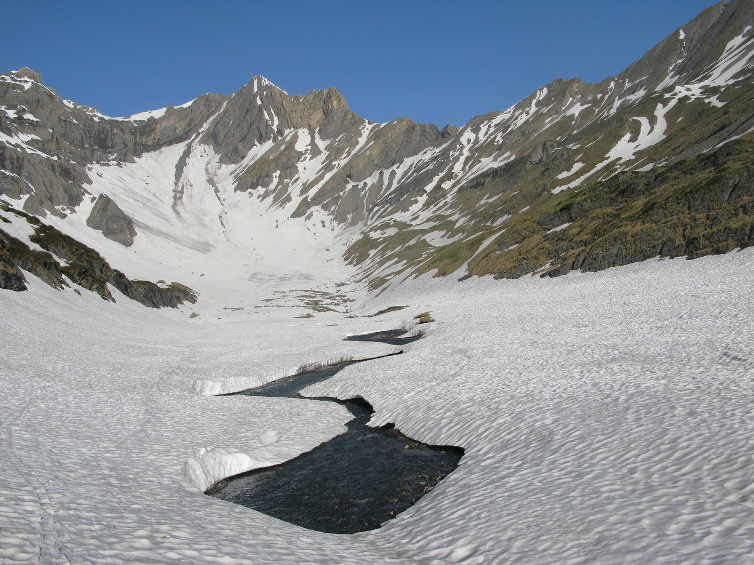 Vallon de Susanfe : Dent de Barme au centre et Vincent à droite.