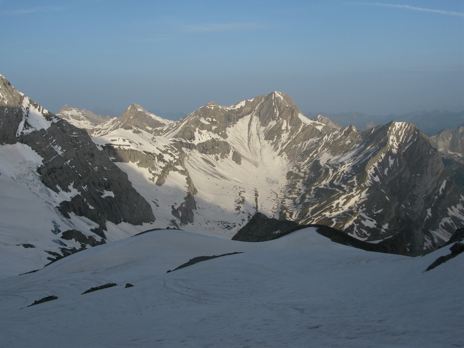 Dent de Barme au centre depuis les Dessous de l'Eglise