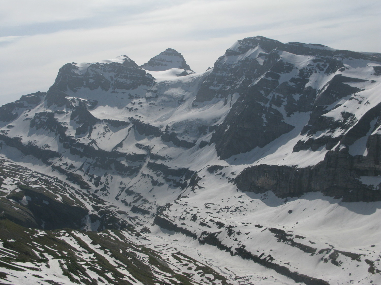 La lointaine et imposante Tour Sallière depuis la Tête à Vincent
