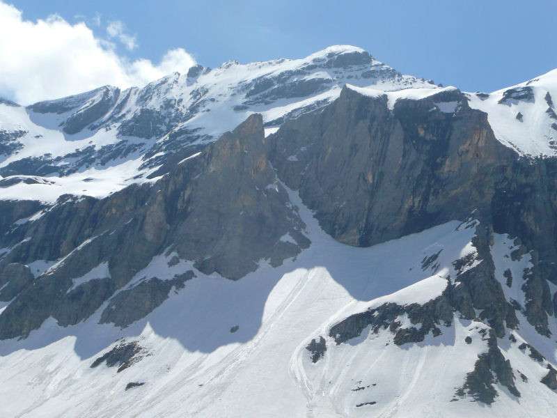 Vue générale de la Face N et de son couloir d'accès