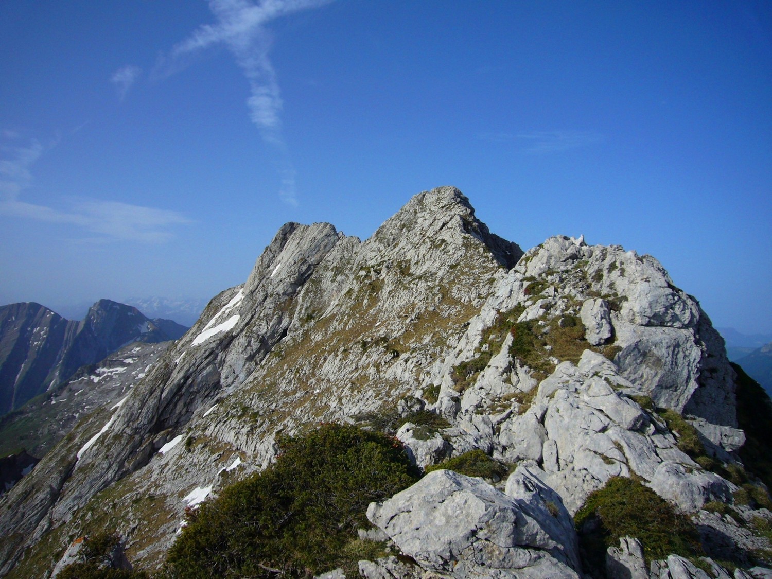 L'arête N en direction du sommet de l'Arcalod (au fond à gauche)