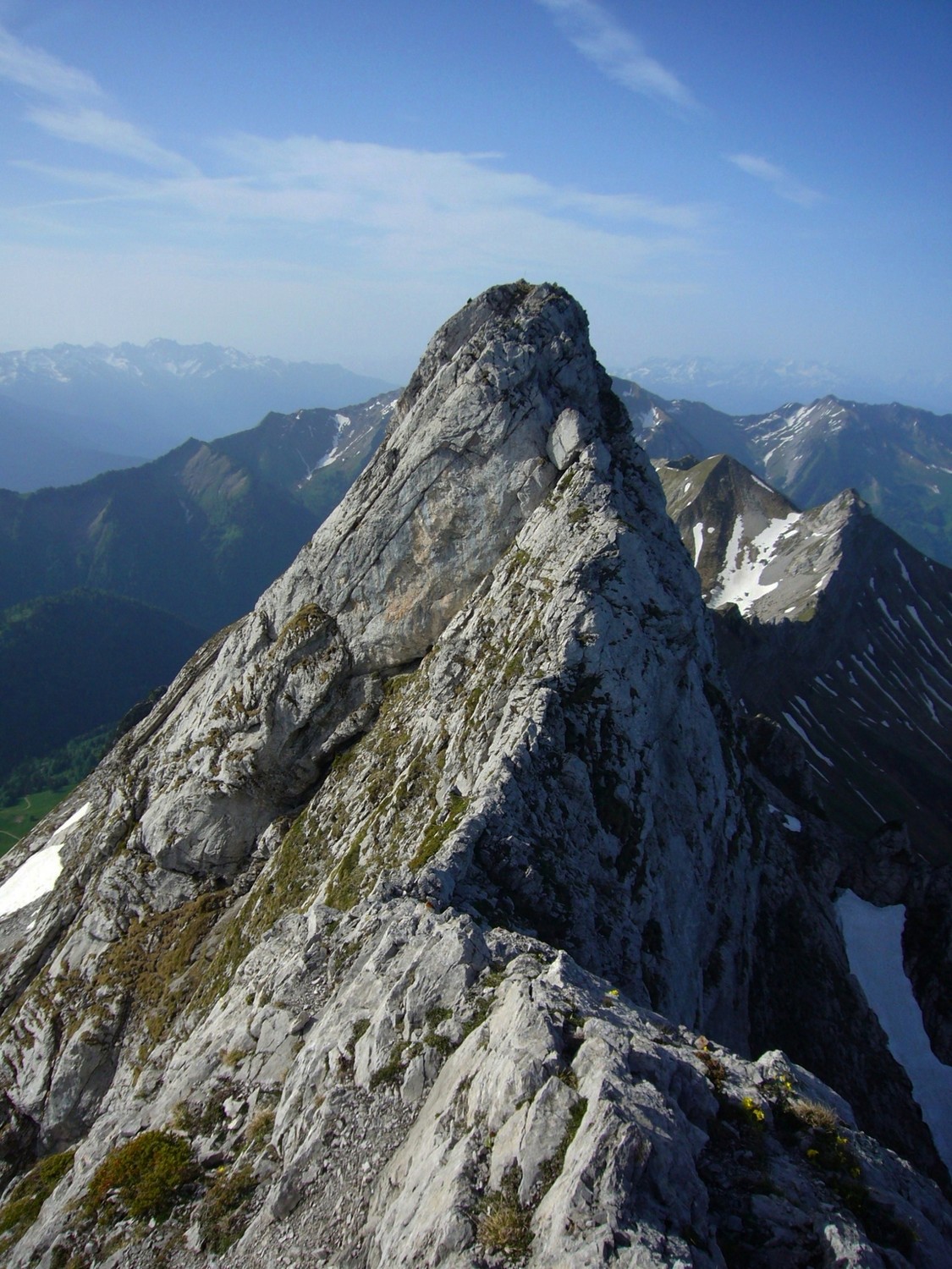 Le dernier morceau d'arête et le sommet de l'Arcalod