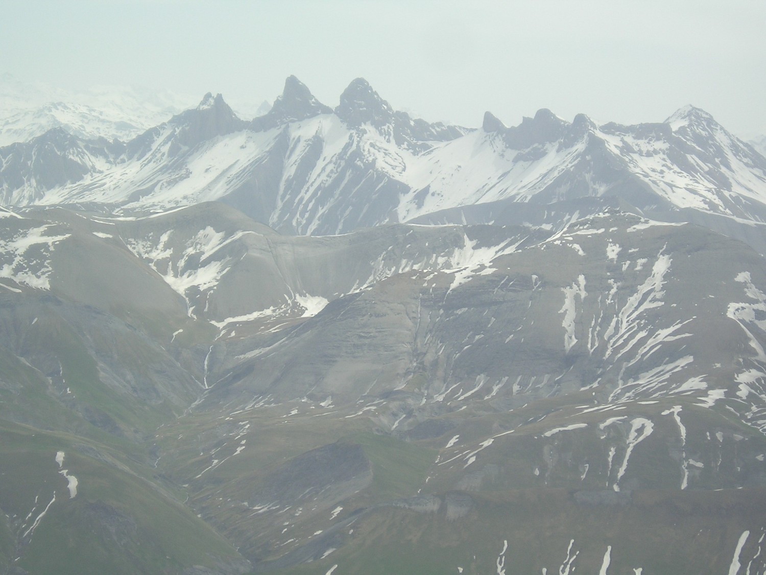 Aiguilles d'Arves devant le pic du Mas de la Grave