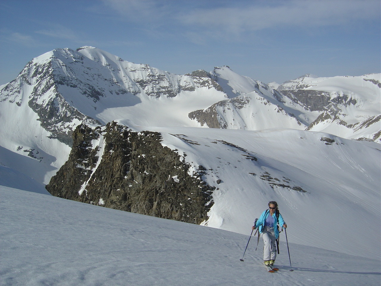 Dans les pentes sommitales sur un fond de face N de la Grande Ciamarella