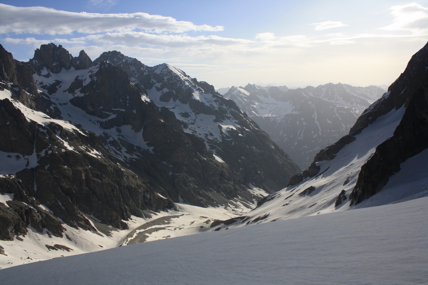 Vue depuis le glacier du Clot des Cavales