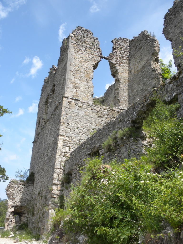 Les ruines du château de Soyans