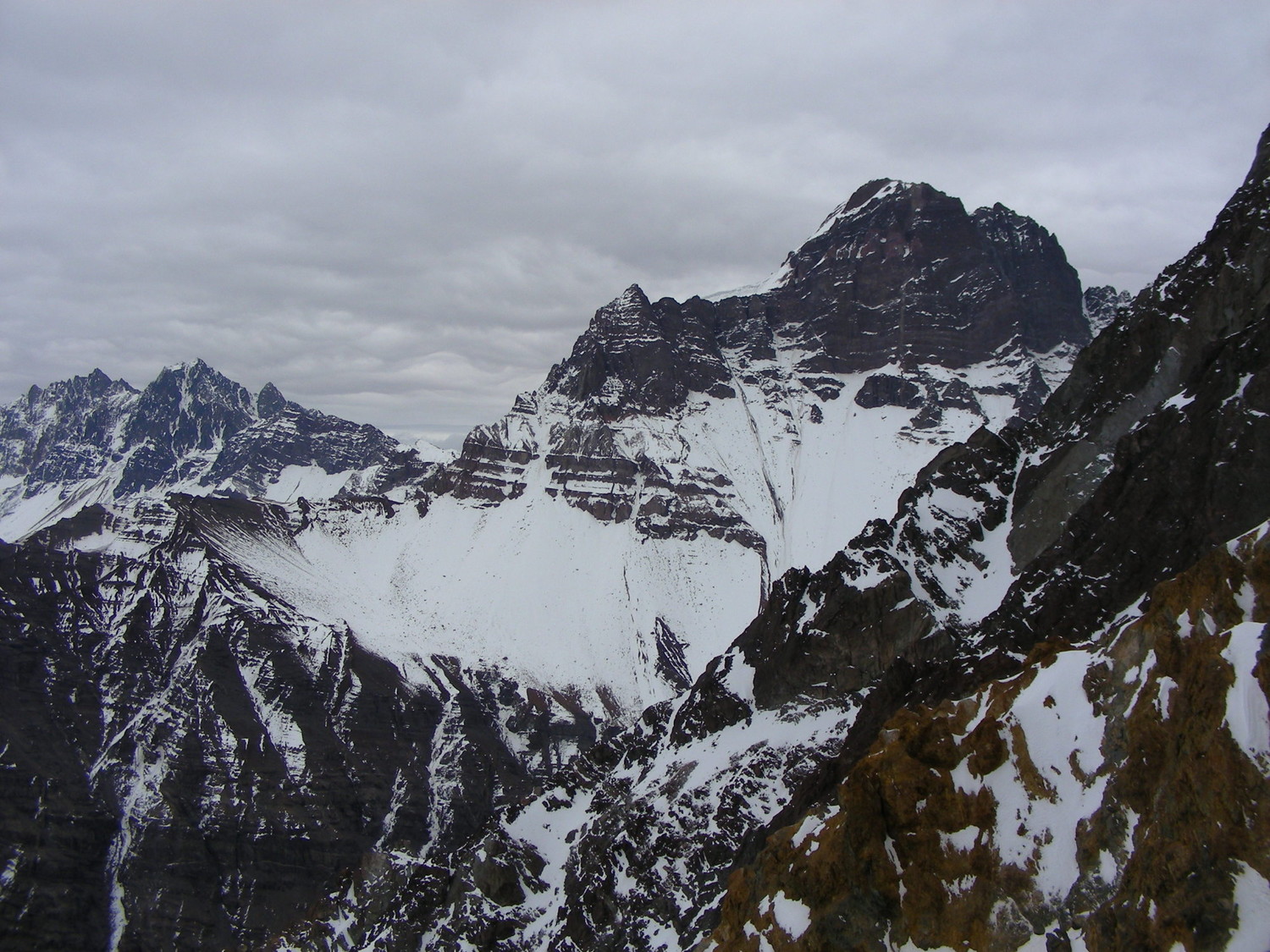 La cara E del Cerro Parva del Inca, vista desde el Portezuelo del Potrero Escondido